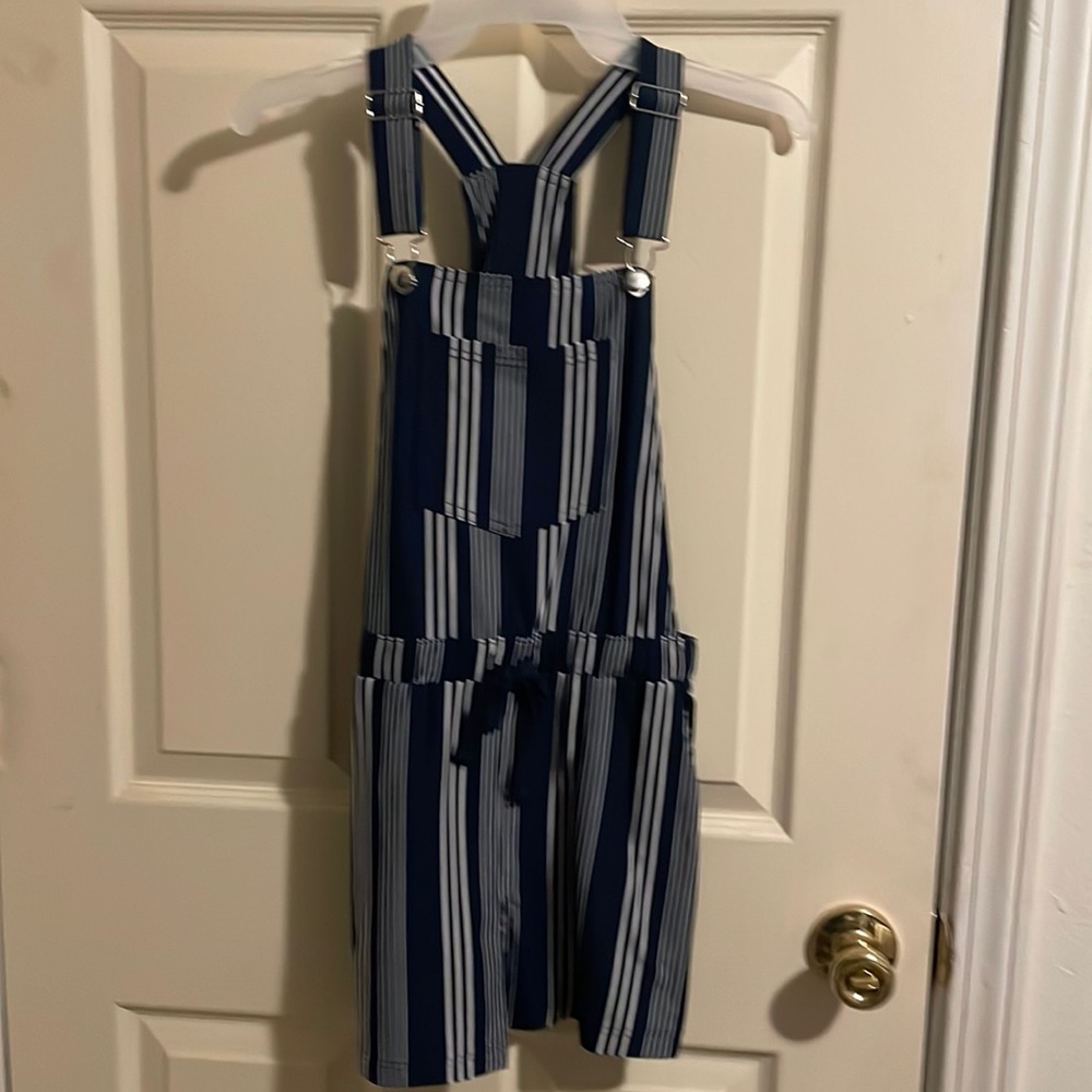 Size S 3-5. No boundaries overalls.